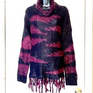 💫 VENUS CONTRASTED FRINGE TURTLE NECK SWEATER.